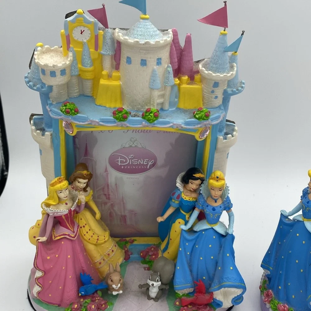 Disney Princess Castle 4x6” picture frame w/ matching figurine READ